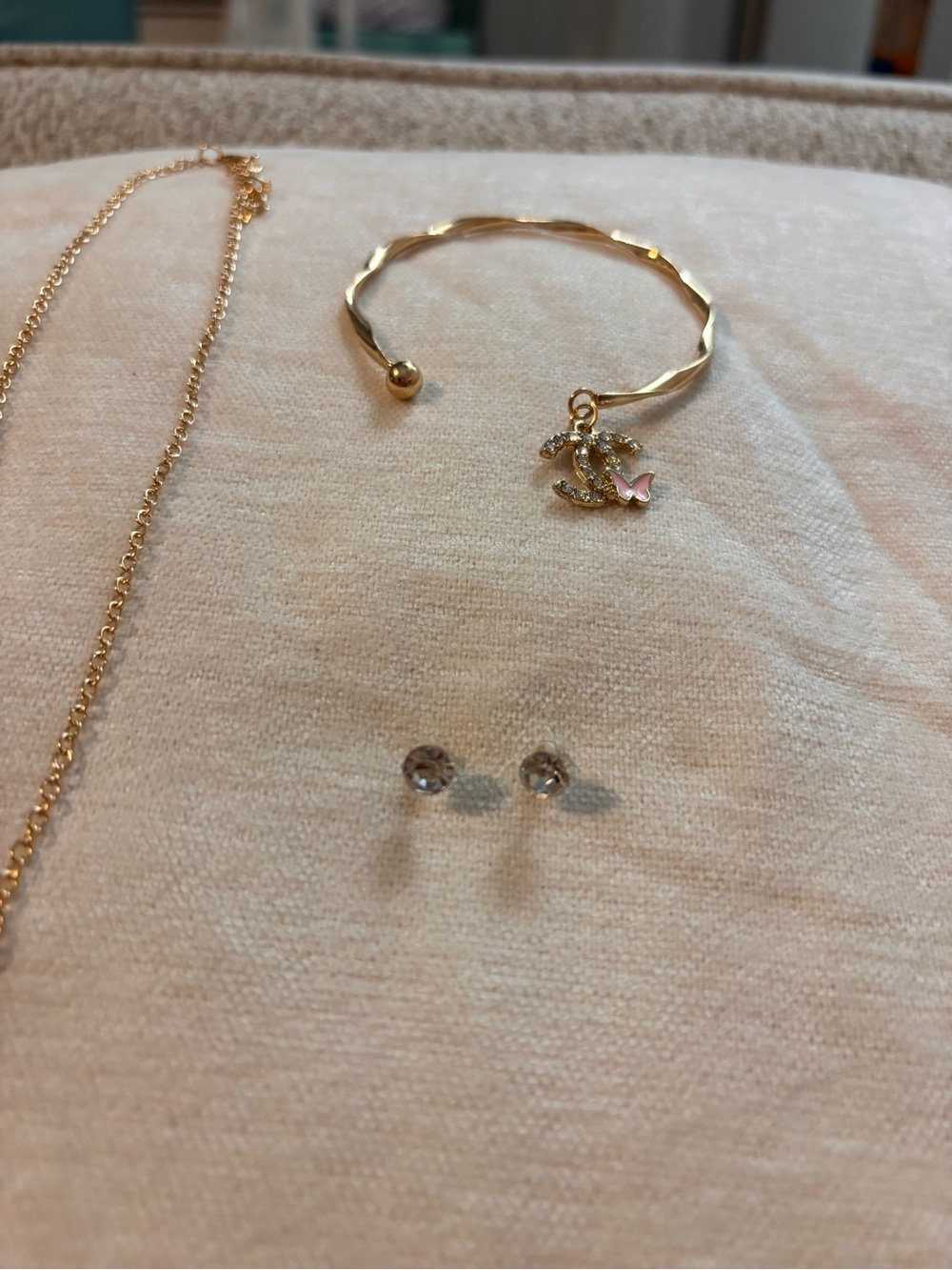 *Fashion* Gold Charm Necklace set with Pink Accent butterfly